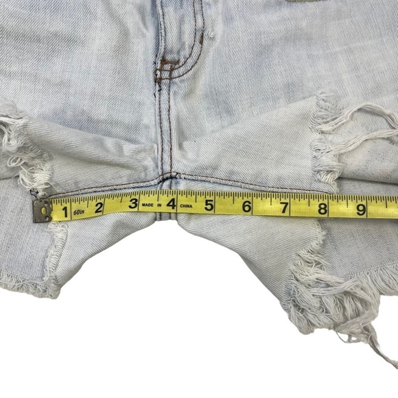 ABERCROMBIE & Fitch Denim Jean Cutoffs 2 Madison Light Wash Low Rise - Picture 7 of 9